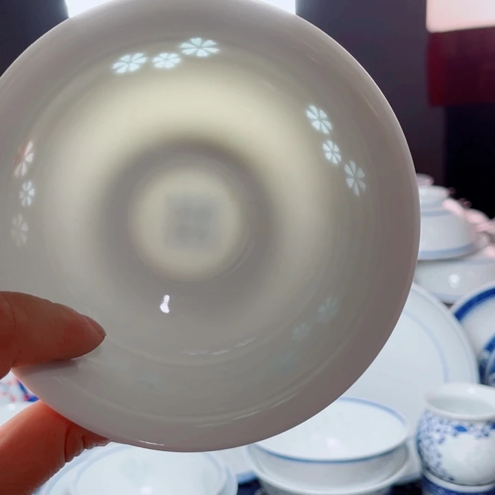 青花玲珑5寸饭碗皮球花雕刻