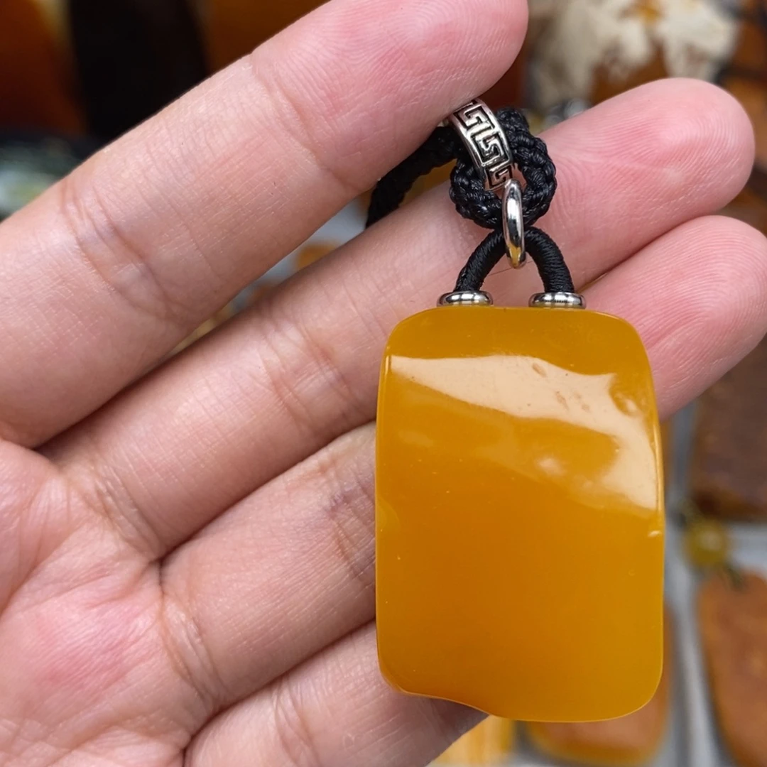 未镶嵌吊坠(赠链)琥珀