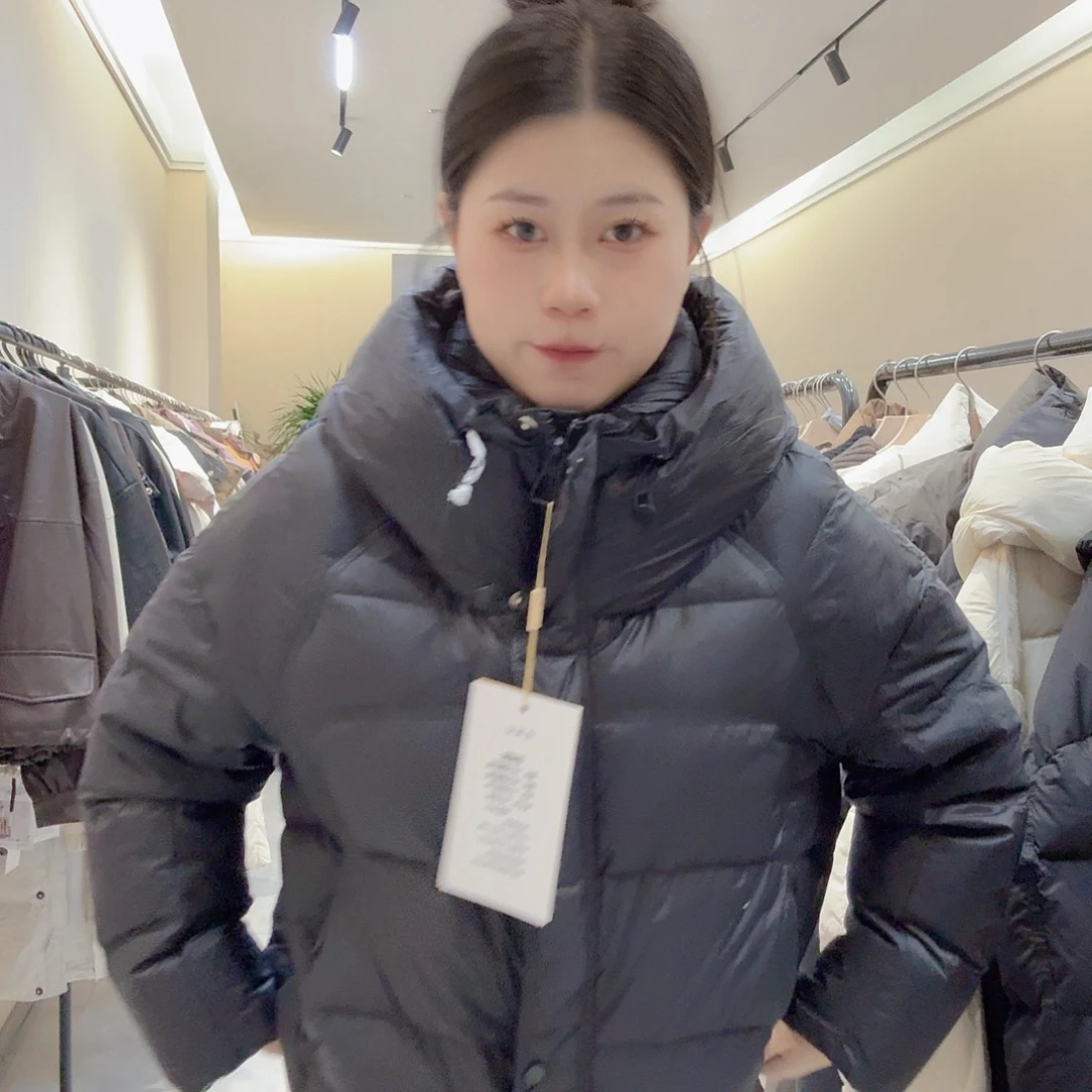 短款黑色羽绒服白鸭绒