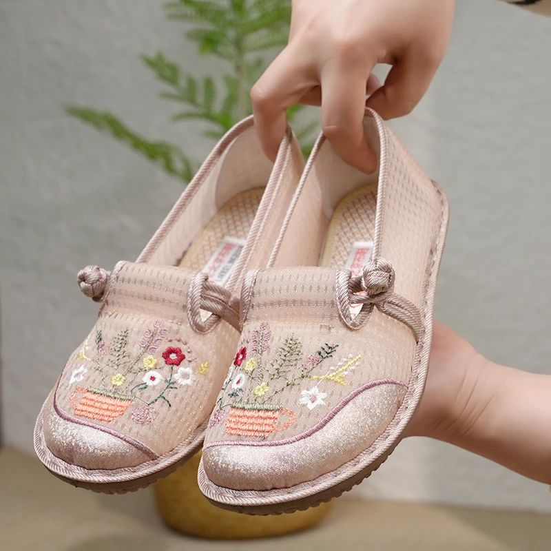 新款夏季网面老北京布鞋一脚蹬妈妈鞋轻便软底不累脚配裙子绣花鞋