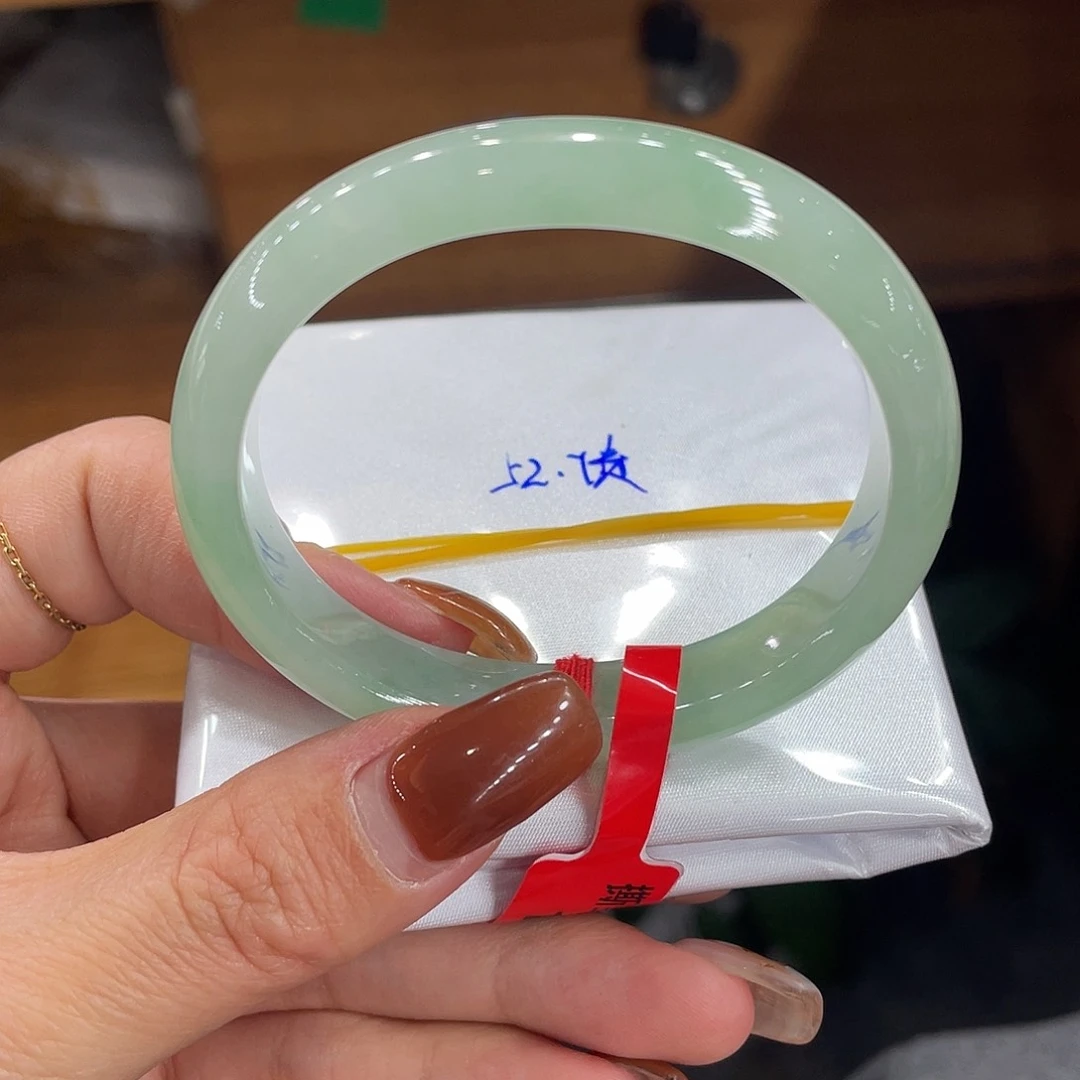 翡翠手镯未镶嵌天然翡翠