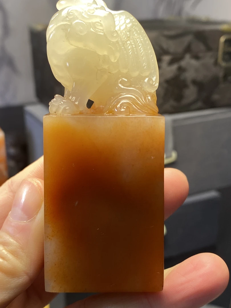 寿山石印章玄鸟，雕工细腻生动