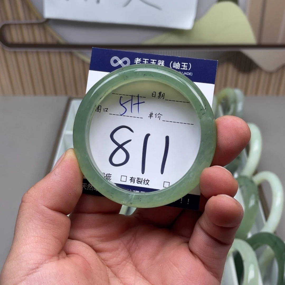 岫玉手镯手镯未镶嵌