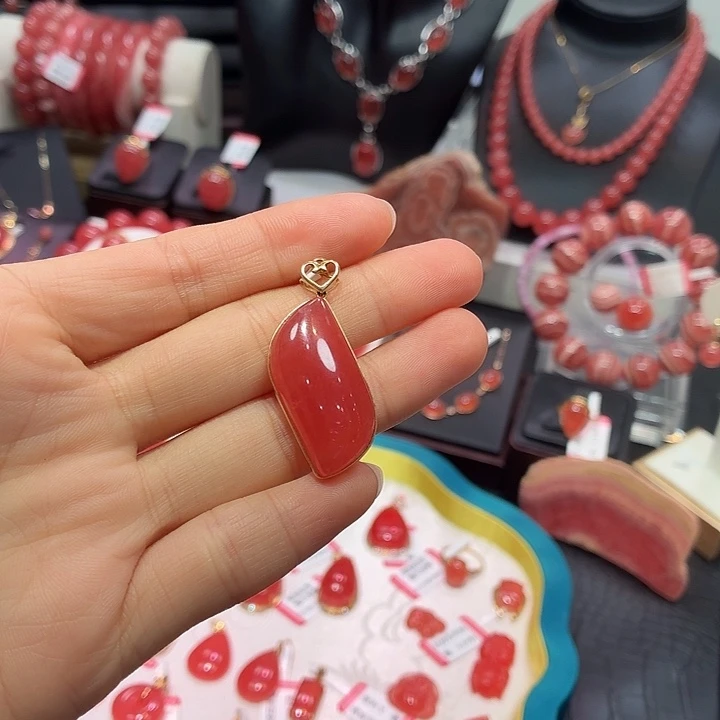 菱锰矿（红纹石）18K金镶嵌颈饰