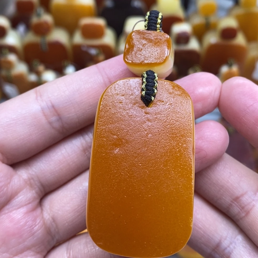 蜜蜡未镶嵌珠宝奇石