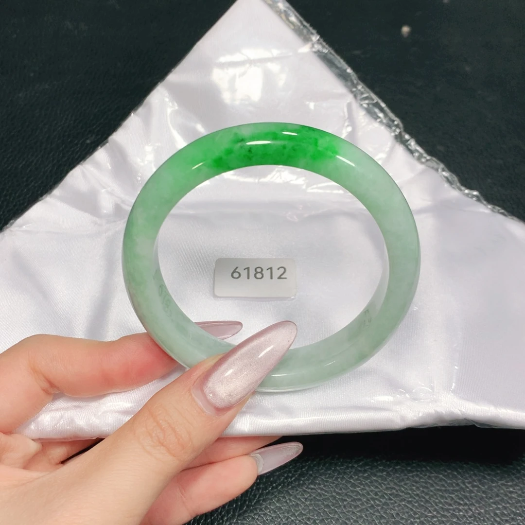 翡翠未镶嵌手镯天然翡翠手镯04