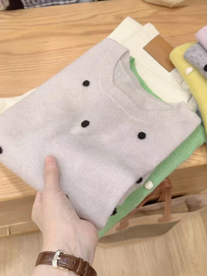 七言家新品！ins穿搭#珍珠浅灰手钩球球软糯短袖