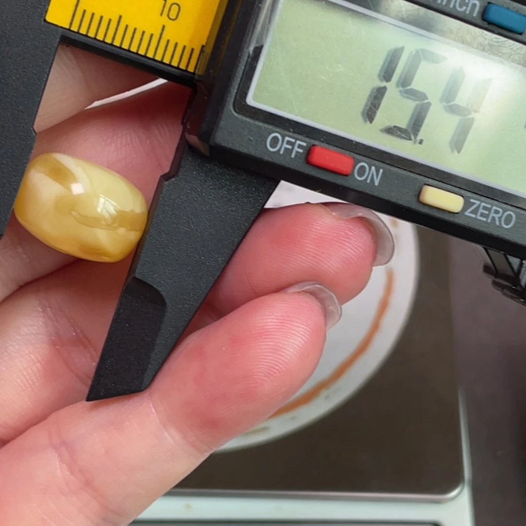 未镶嵌琥珀裸石蜜蜡228