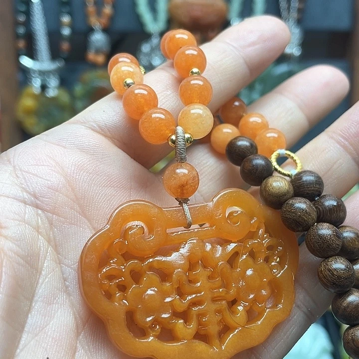 未镶嵌蛇纹石玉颈饰