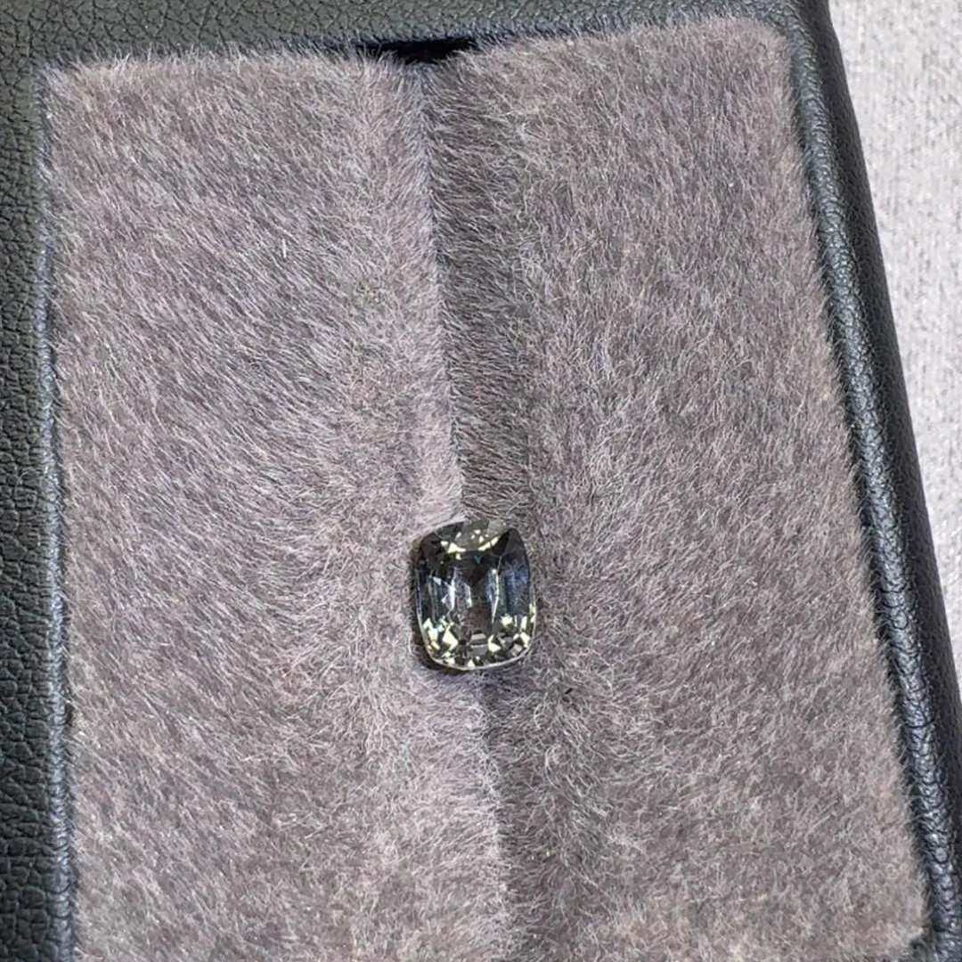 尖晶石裸石1.3克拉一粒