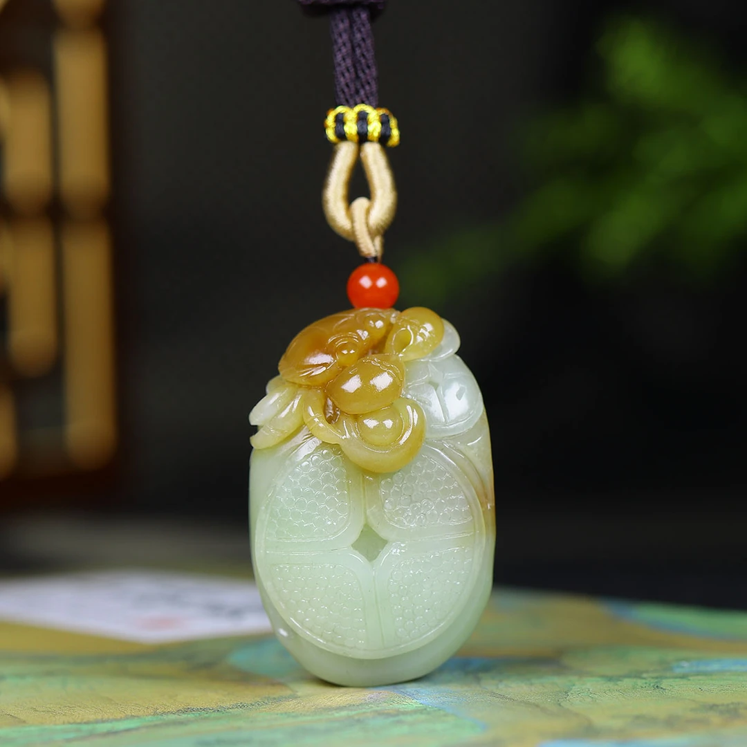 112607和田玉且末料八方来财挂件