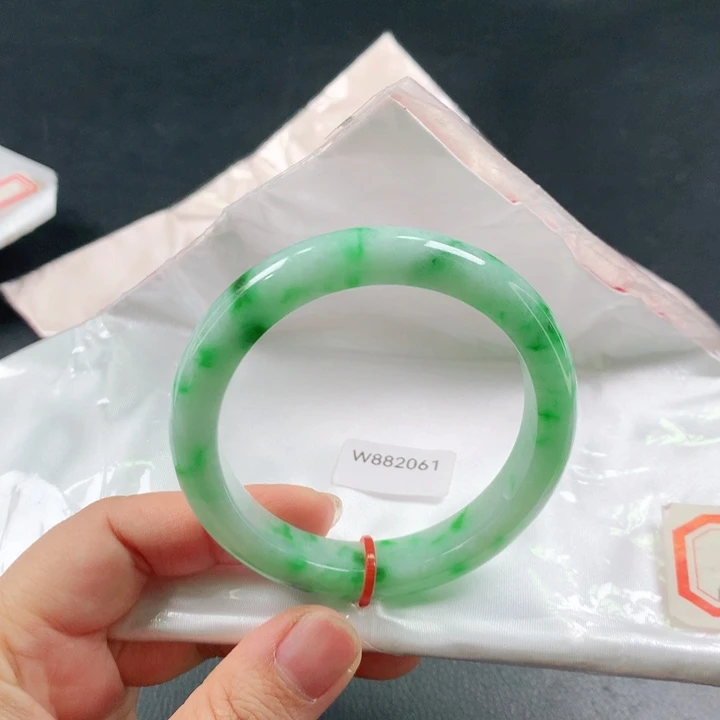 翡翠手镯未镶嵌03。