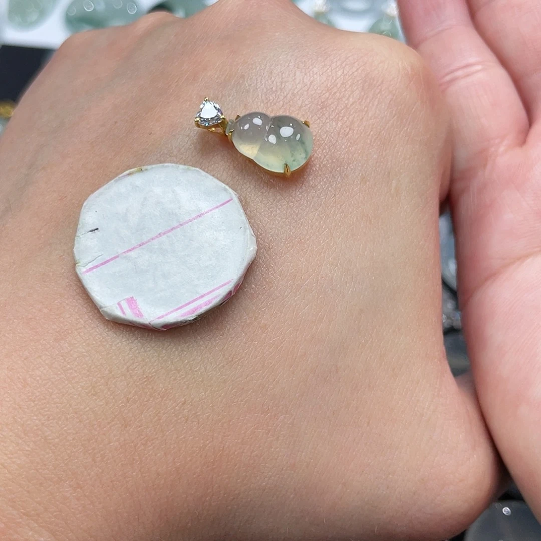 明***风翡翠18K金镶嵌颈饰