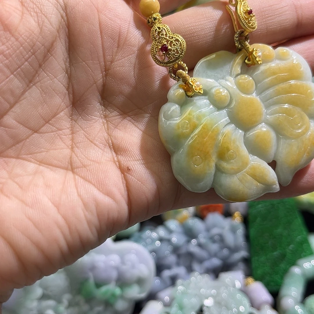 翡翠未镶嵌颈饰待编织