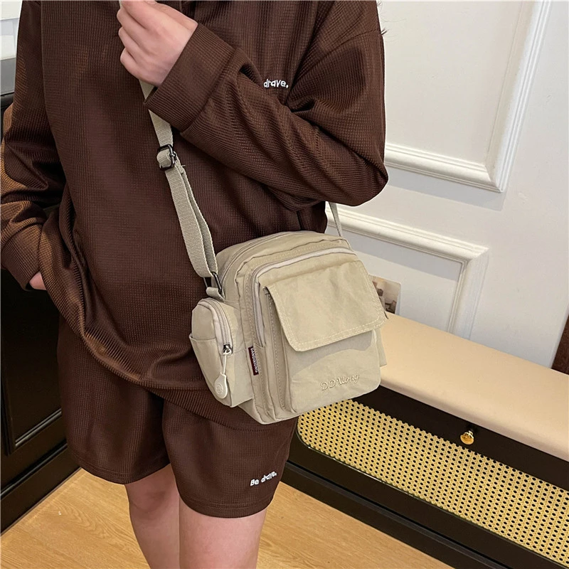 男女同款纯色2025新款潮流时尚百搭单肩包轻便休闲斜挎包