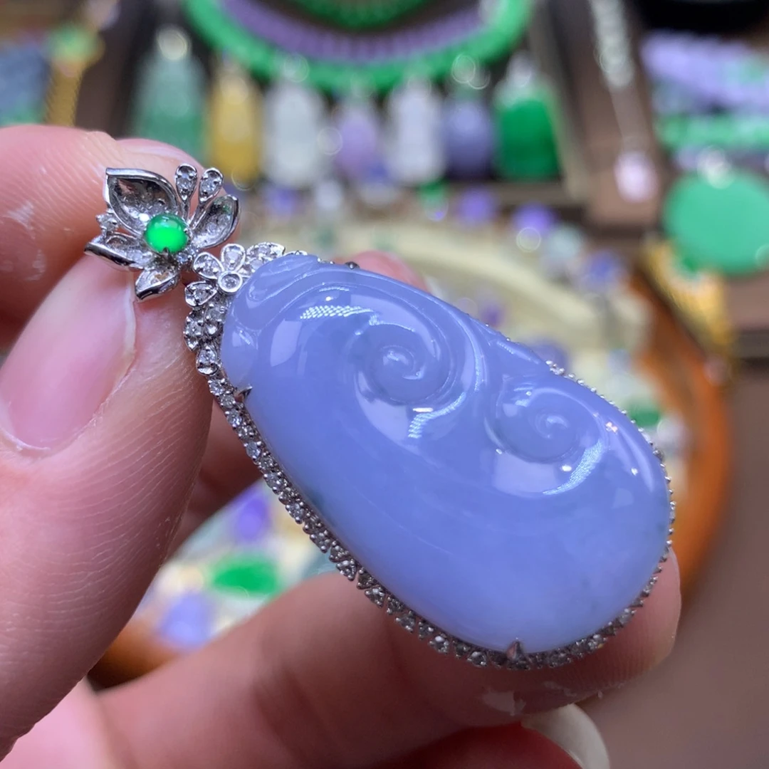 翡翠18K金镶嵌颈饰