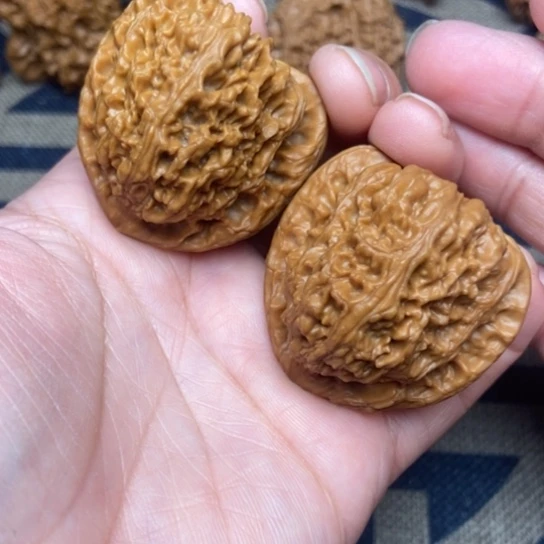 吊坠文玩核桃三角疆40