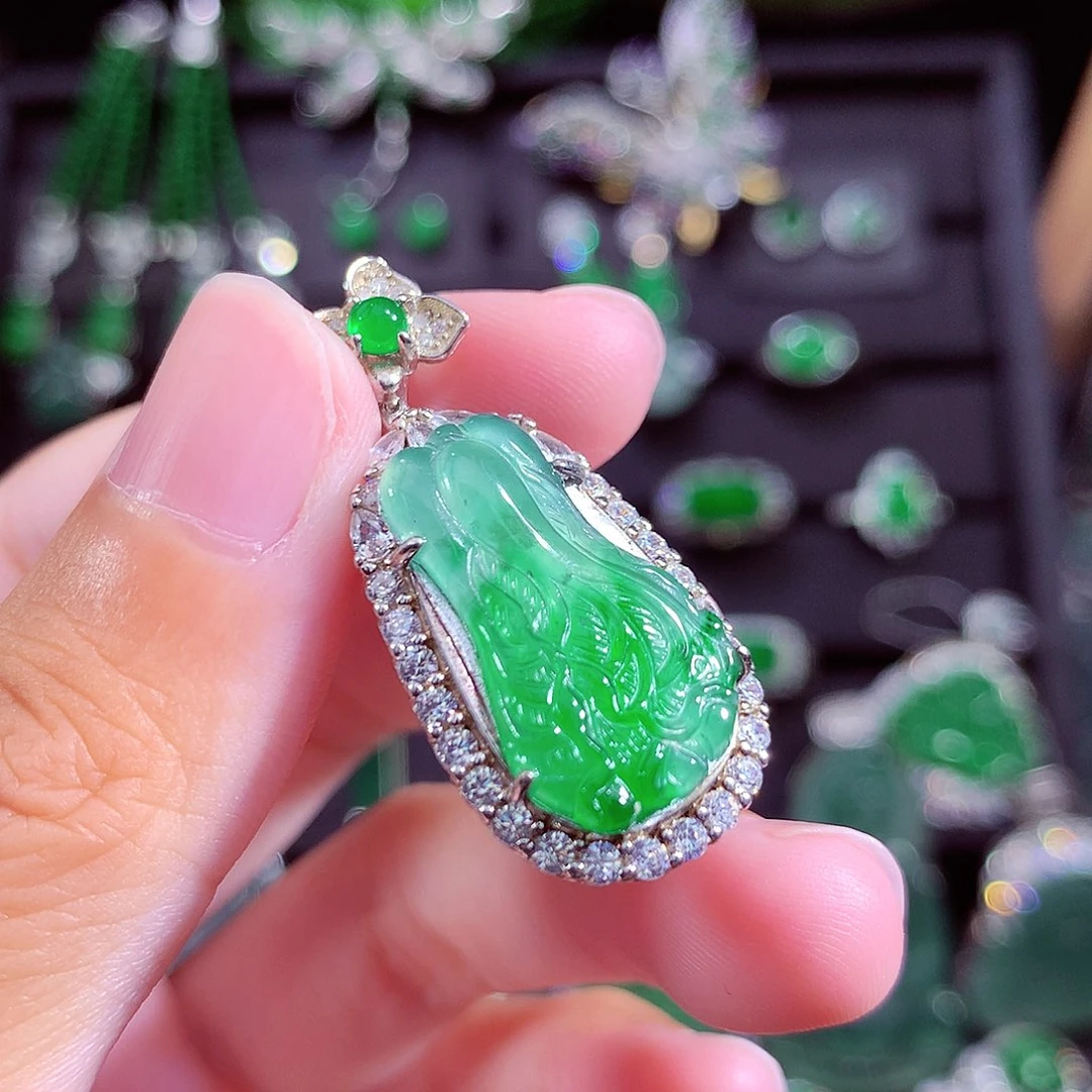 颈饰未镶嵌翡翠天然