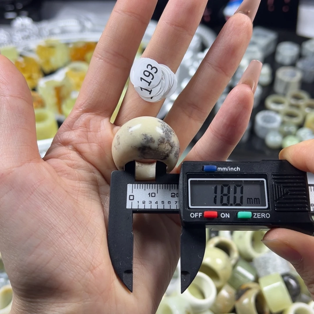 蛇纹石玉未镶嵌戒指