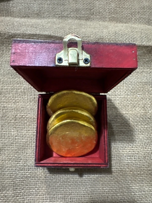 红色方盒大饼子三个摆件链接