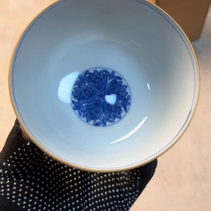 033.013铁釉杯子里