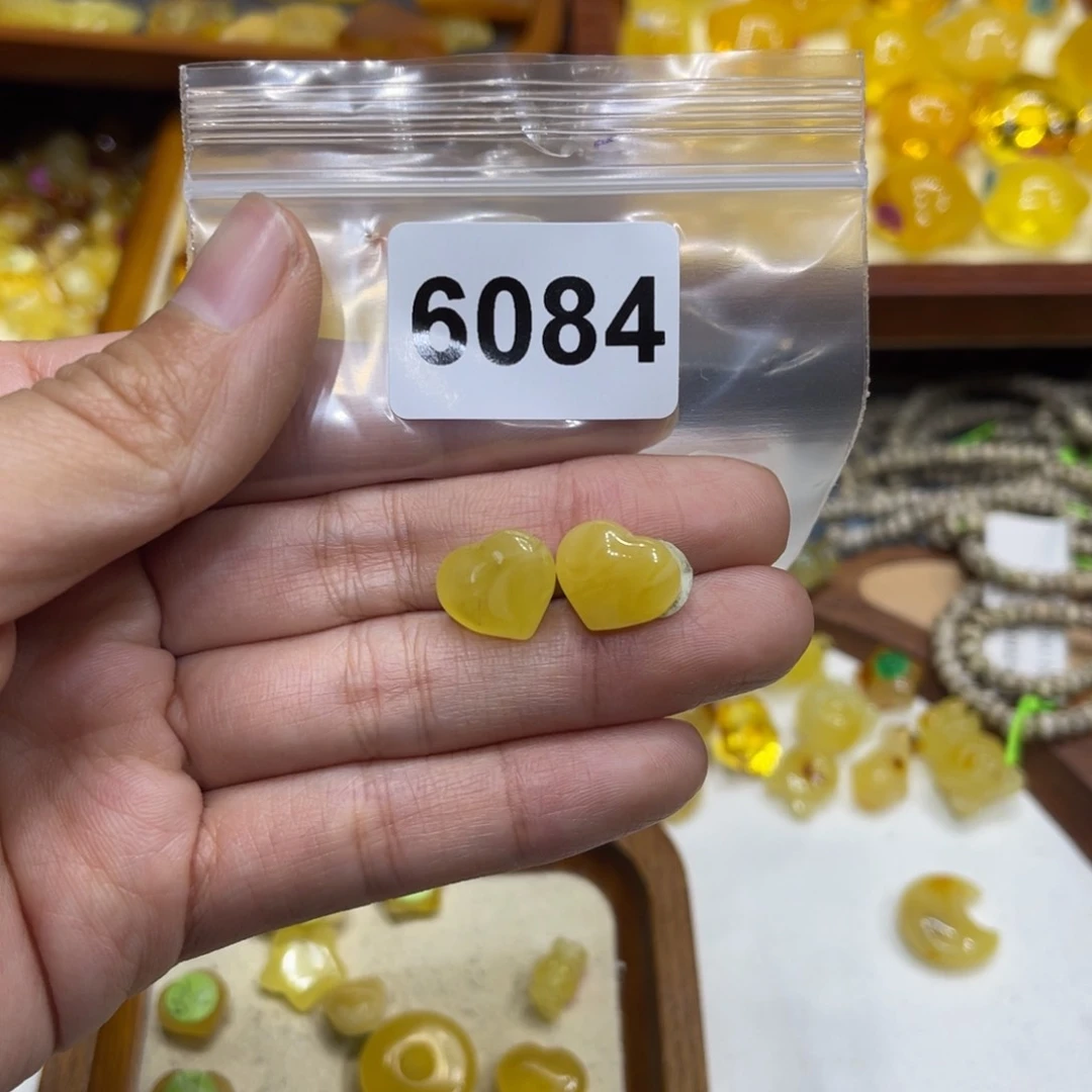 琥珀珠宝奇石未镶嵌