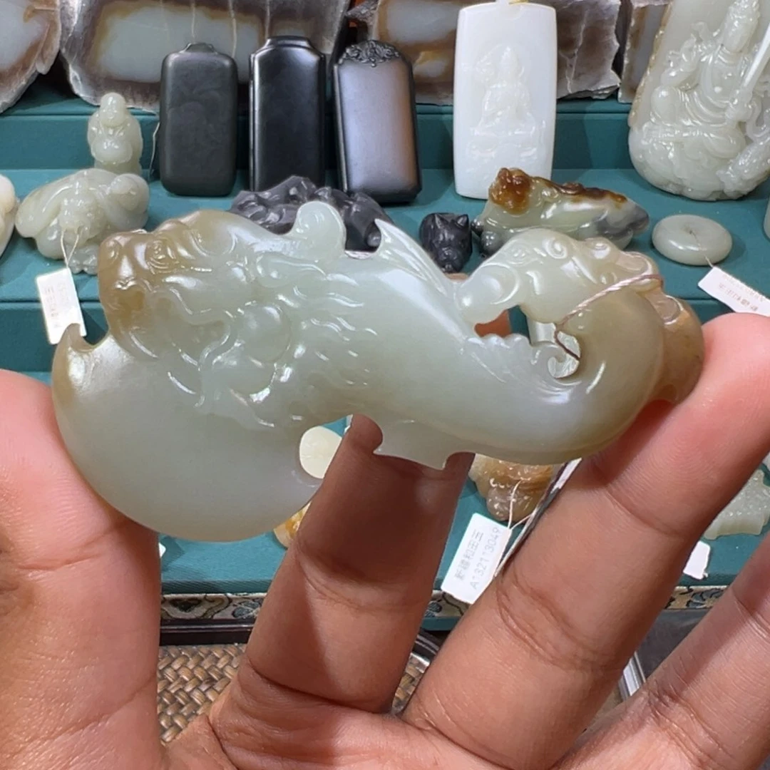 和田玉颈饰未镶嵌丁*根