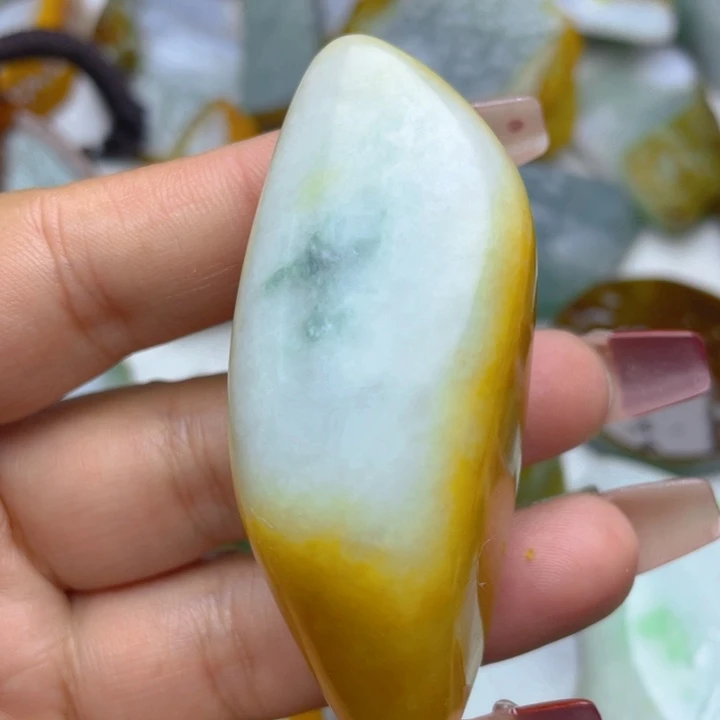 翡翠挂件未镶嵌翡翠