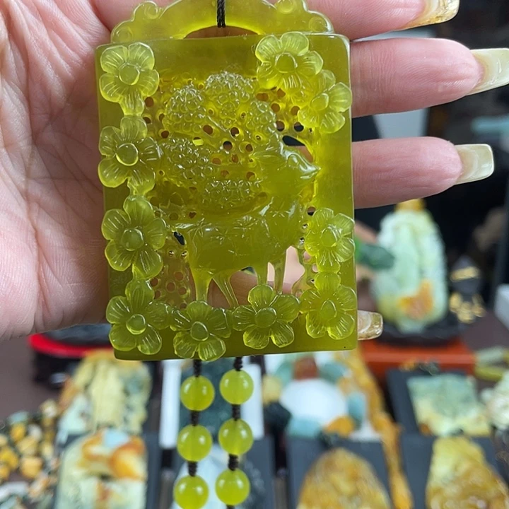 蛇纹石玉未镶嵌颈饰