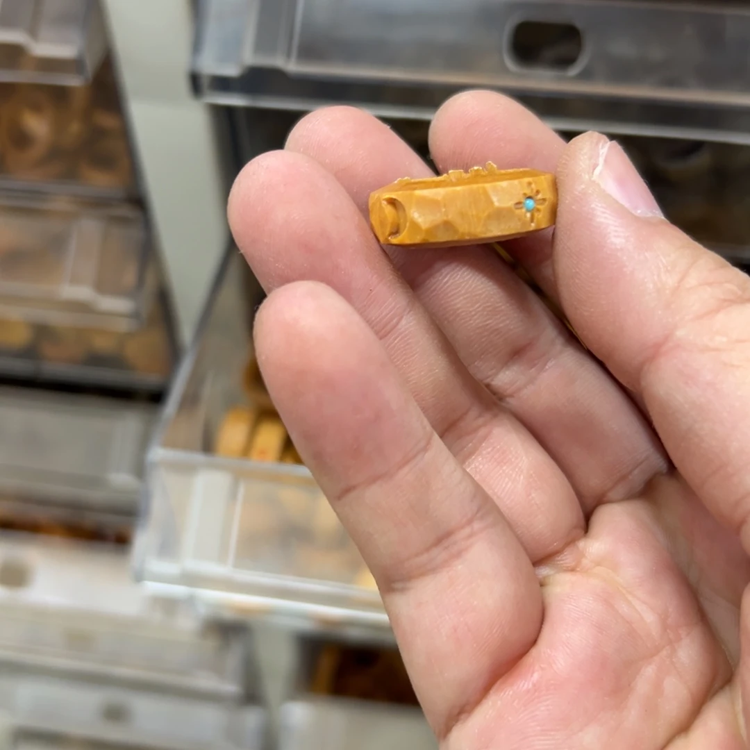 只买单纯的吊坠，没带链子，属的性质。
