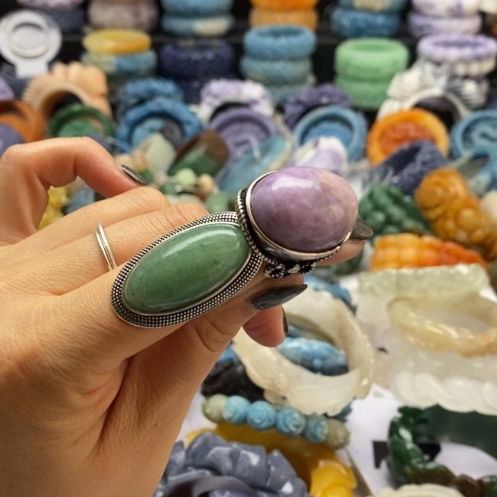 未镶嵌手镯石英岩玉