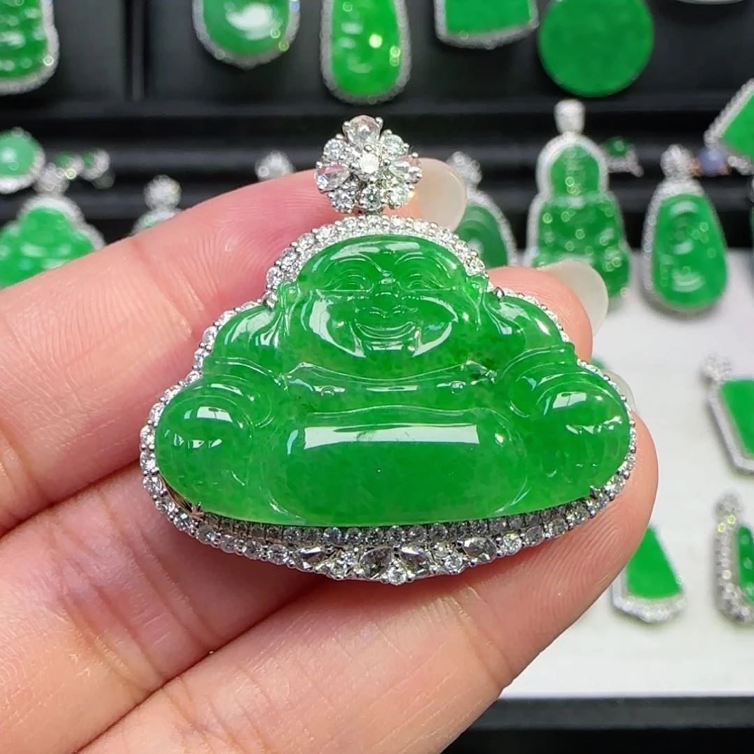 翡翠18K金镶嵌颈饰吊坠