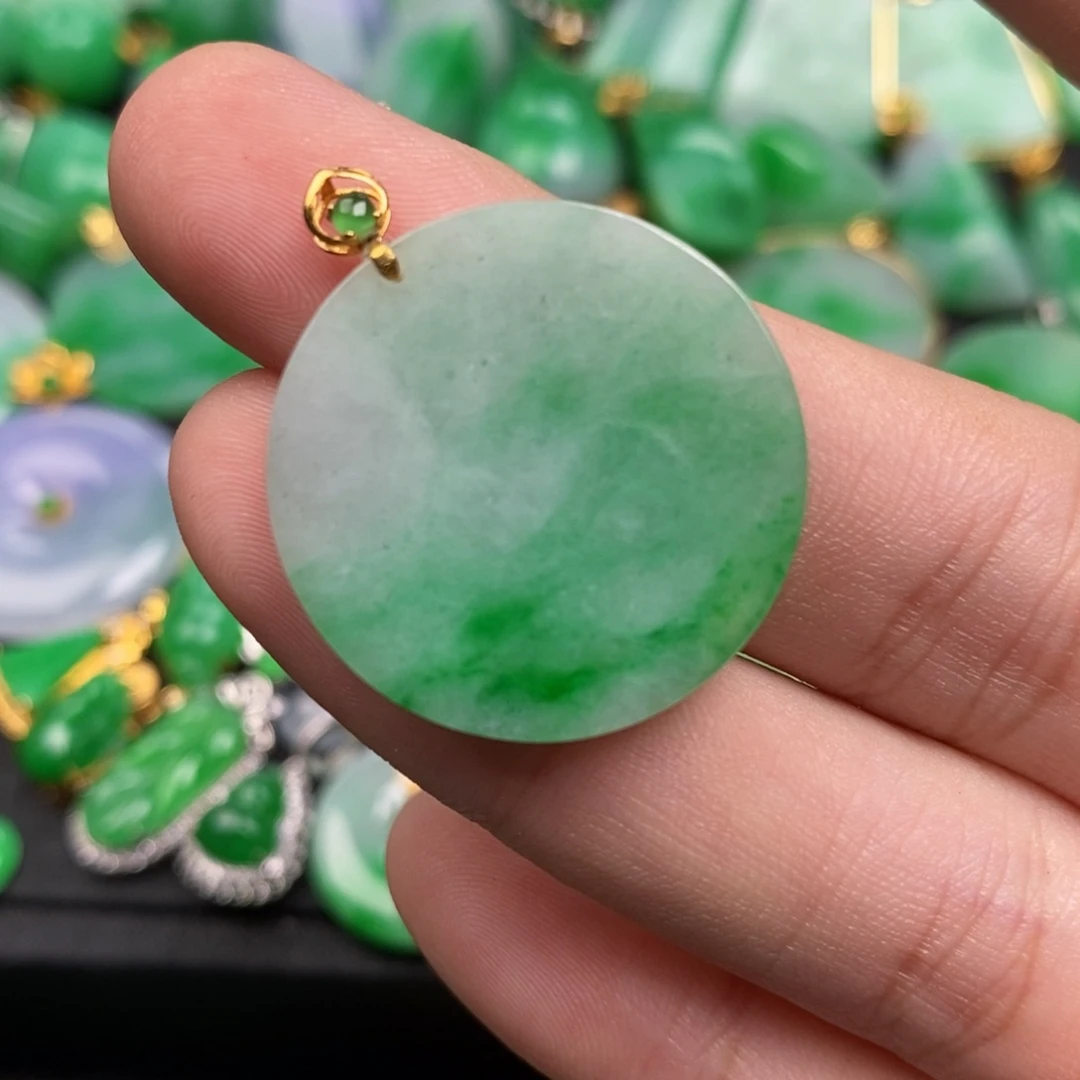 翡翠18K金镶嵌颈饰翡翠