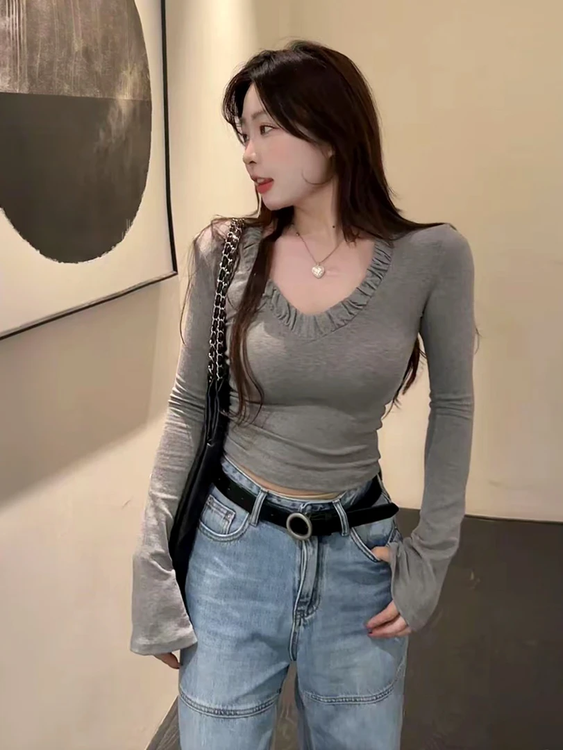 辣妹木耳边气质V领洋气长袖T恤女2025秋季新款修身显瘦打底上衣潮