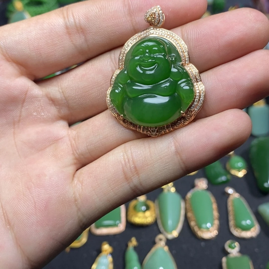 颈饰18K金镶嵌和田玉（碧玉）小****家