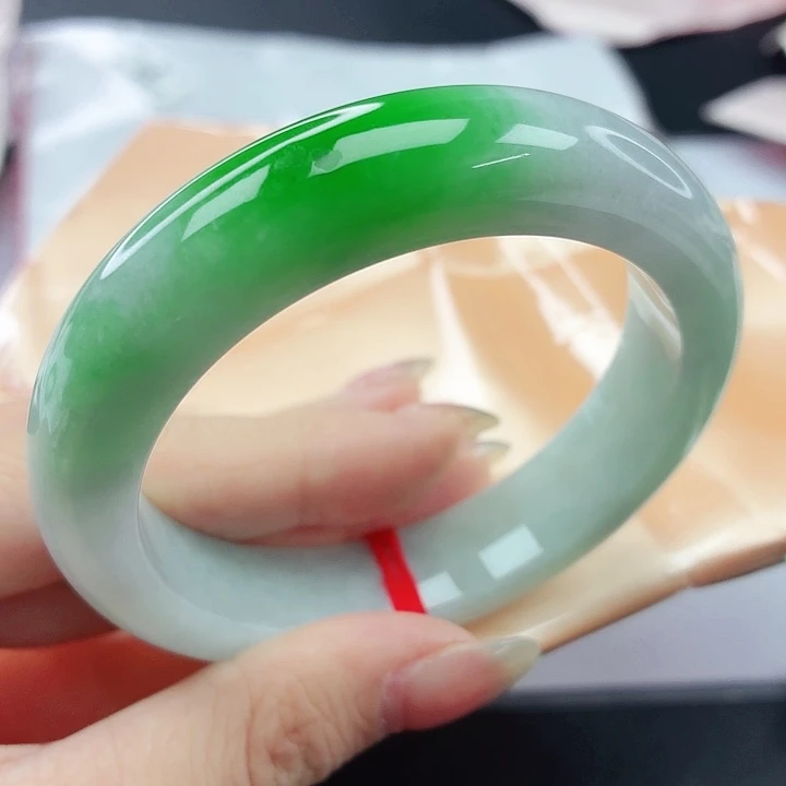 未镶嵌手镯翡翠，899