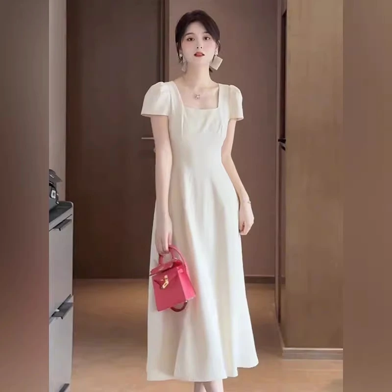 白色方领连衣裙女夏季2025新款法式高级感气质女神范收腰显瘦裙子