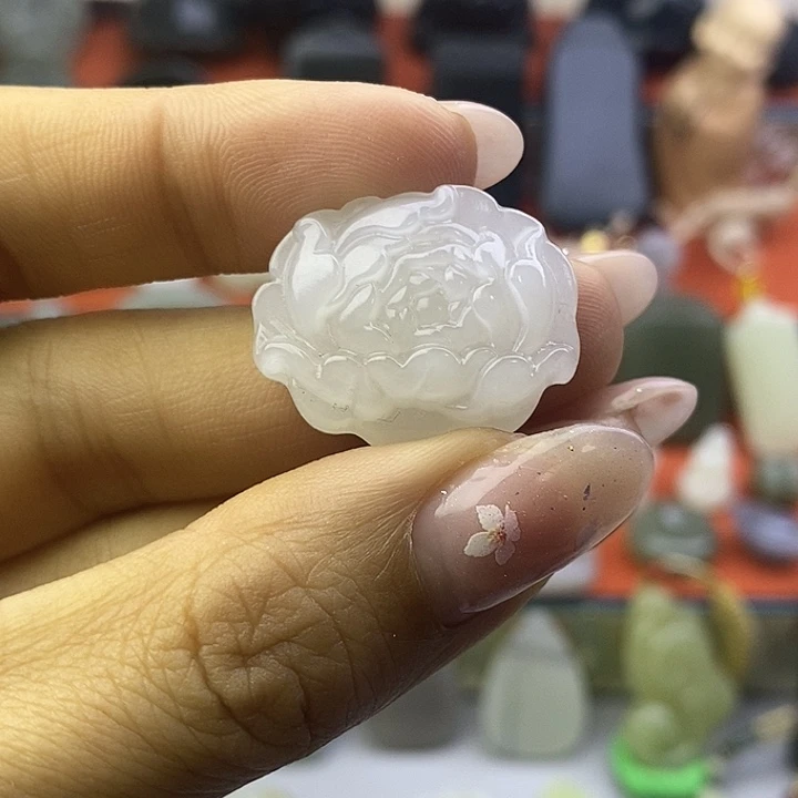 和田玉未镶嵌颈饰福利牡丹花吊坠