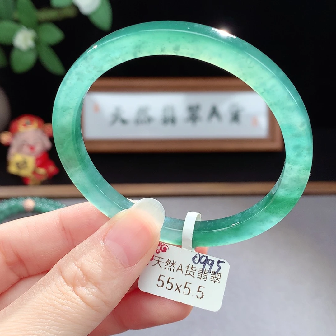 未镶嵌手镯（圆镯）翡翠