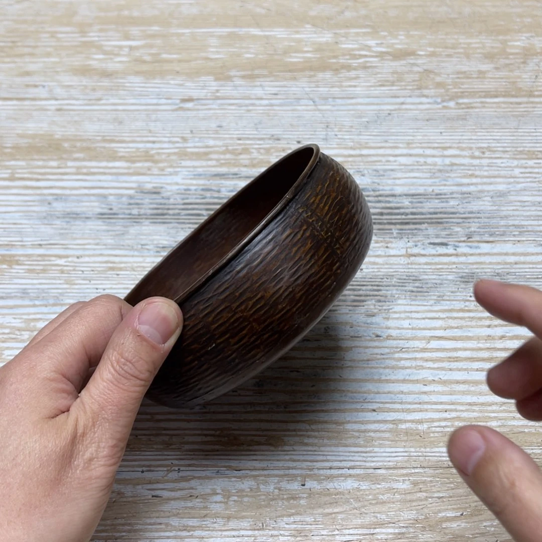 瓷片甘**果密密麻麻地排列着一个大