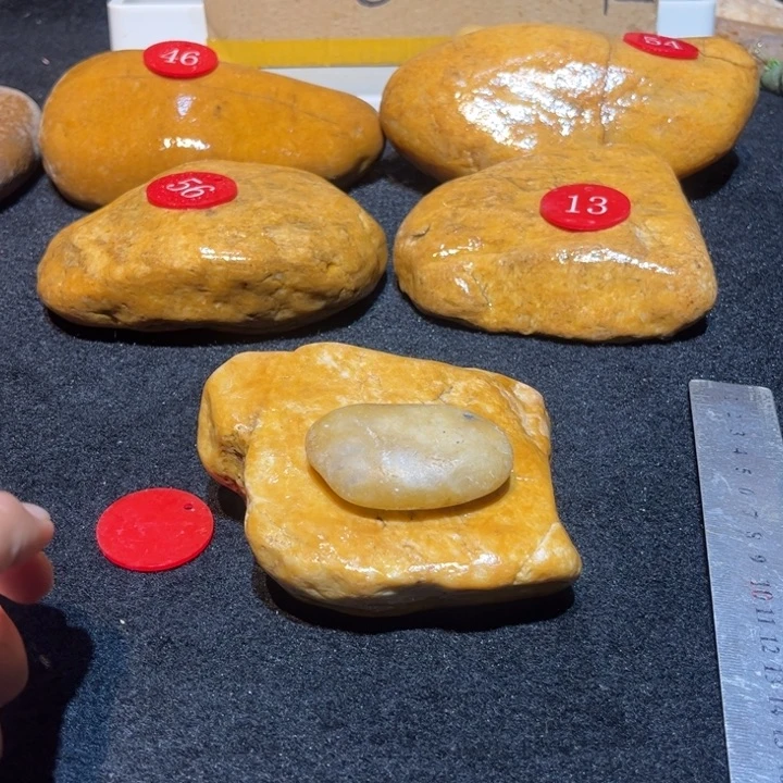 珎***暿天然黄蜡石不染色