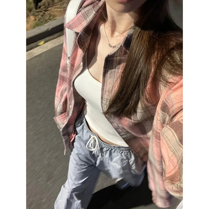 春秋新款上衣宽松慵懒风衬衣女韩版粉色格子外套中长款衬衫设计感