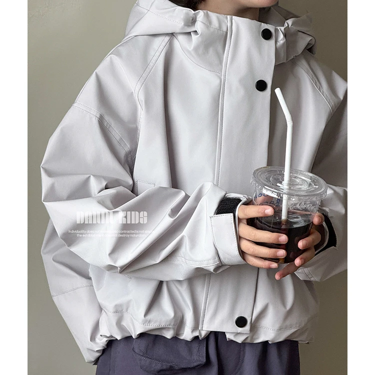 【嗒囜】女童25春季时尚运动宽松版短款冲锋衣儿童休闲百搭防风外套