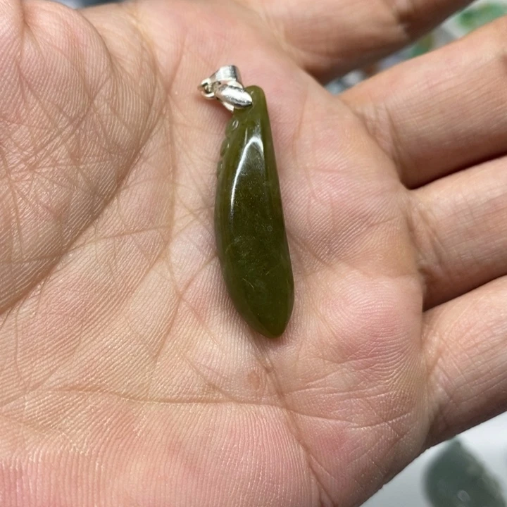 翡翠未镶嵌颈饰瓜