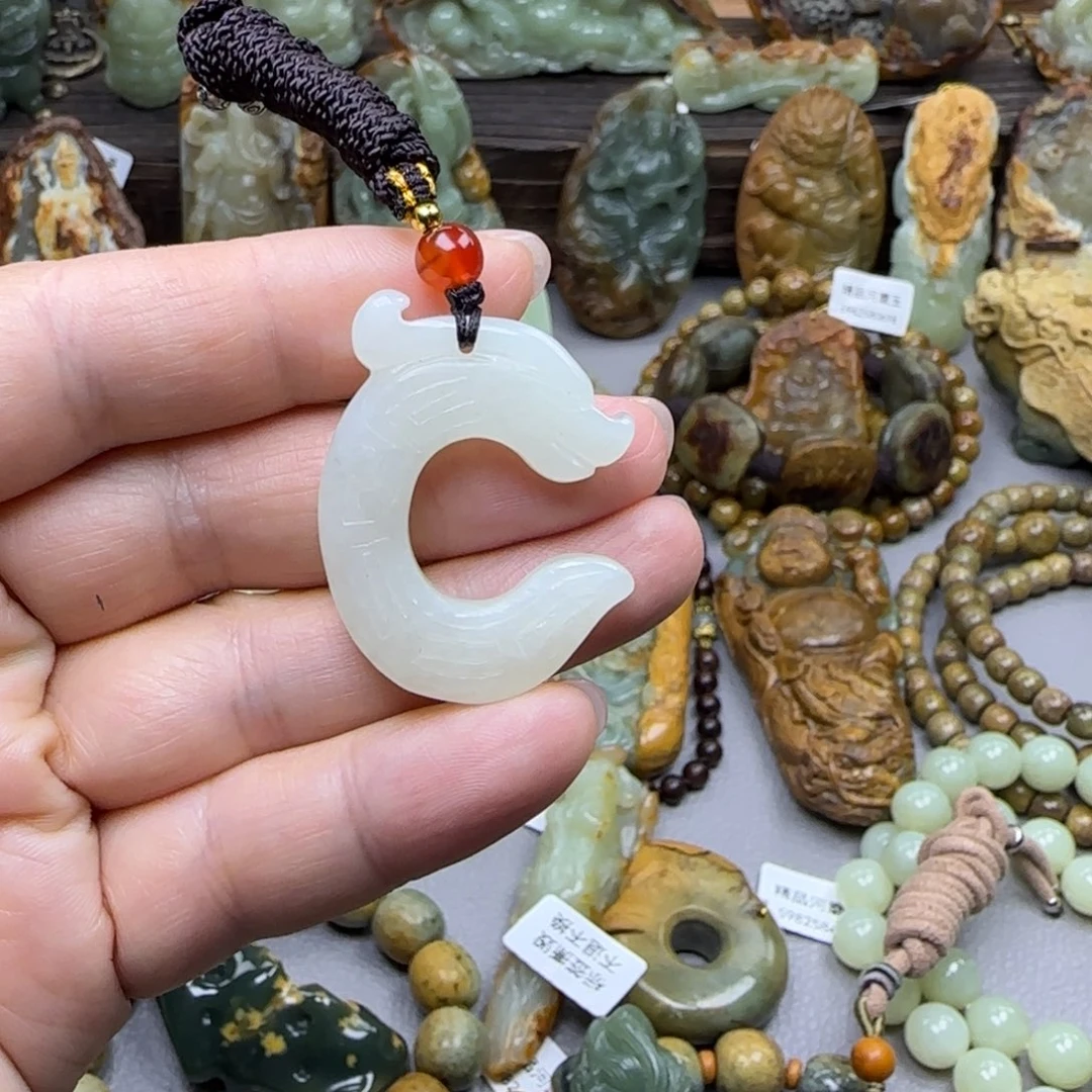 岫岩老玉（透闪石质玉）未镶嵌珠宝奇石