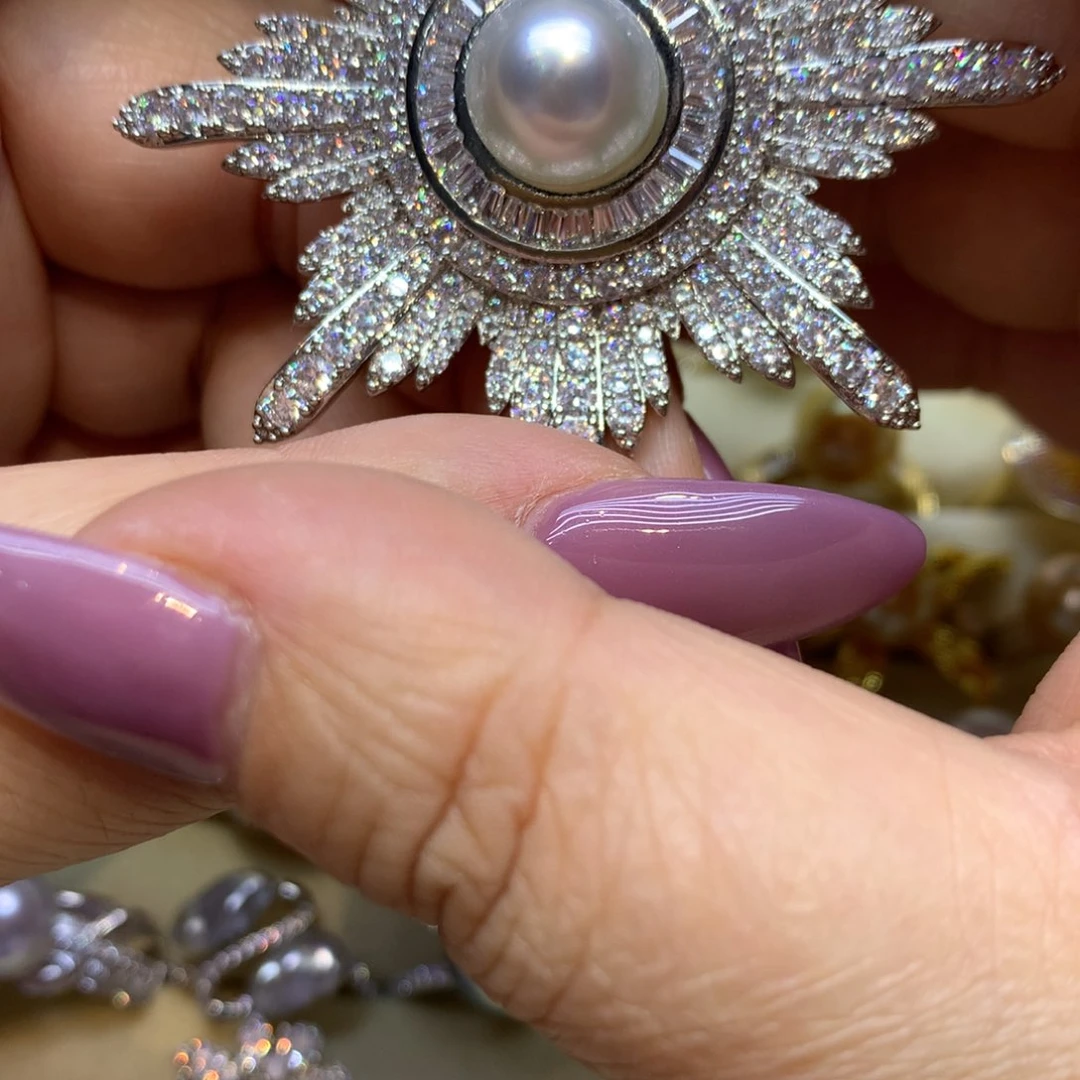 未镶嵌胸饰海水珍珠