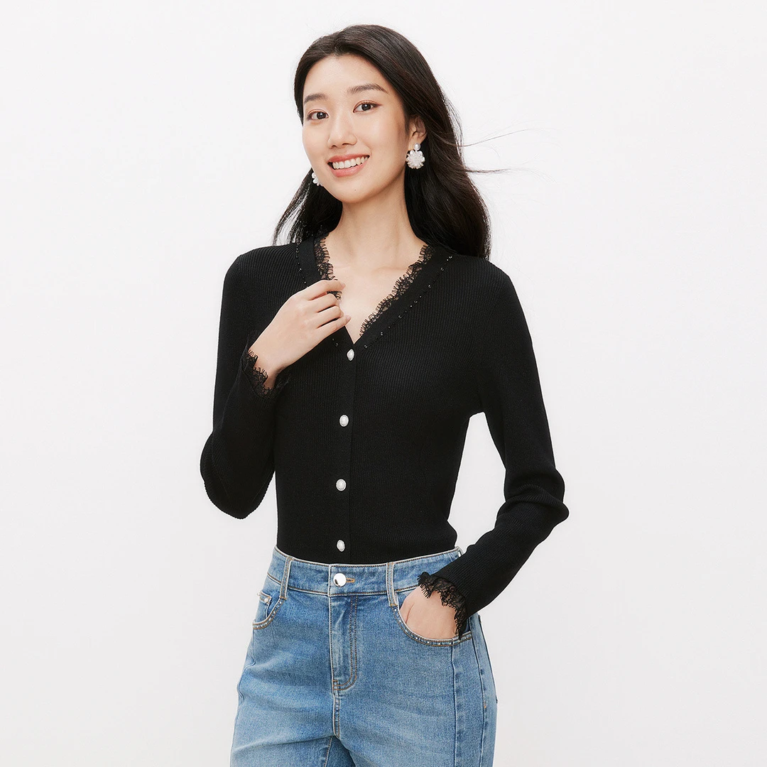 【晨粉专享价】2025年春季气质拼接蕾丝羊毛套头针织衫女KZ03318W0