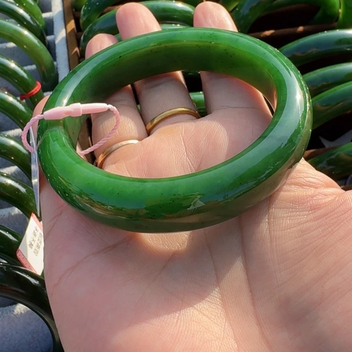 和田玉（碧玉）未镶嵌手镯