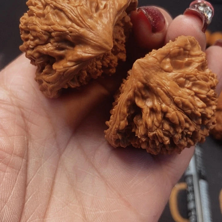 文玩核桃吊坠蛇头