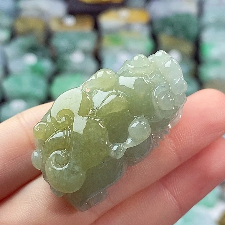 颈饰未镶嵌翡翠天然